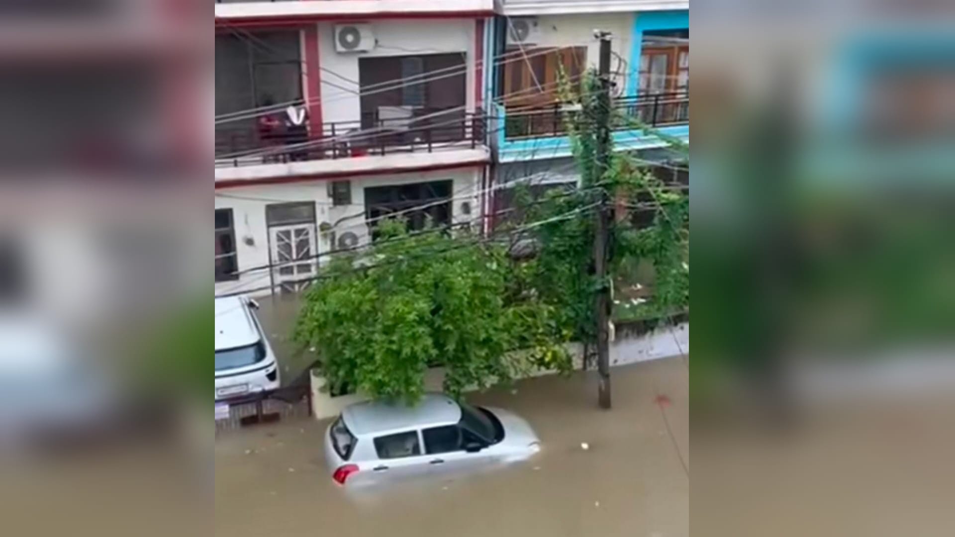 Prayagraj News: After flood, now rain has caused havoc, roads and streets submerged, life affected