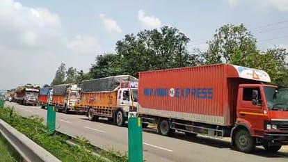 Ganga in furious form: Delhi-Pauri highway closed, buses stopped in Mirapur