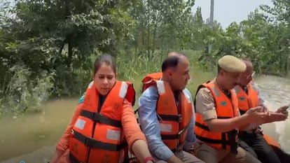 Ganga in furious form: Delhi-Pauri highway closed, buses stopped in Mirapur