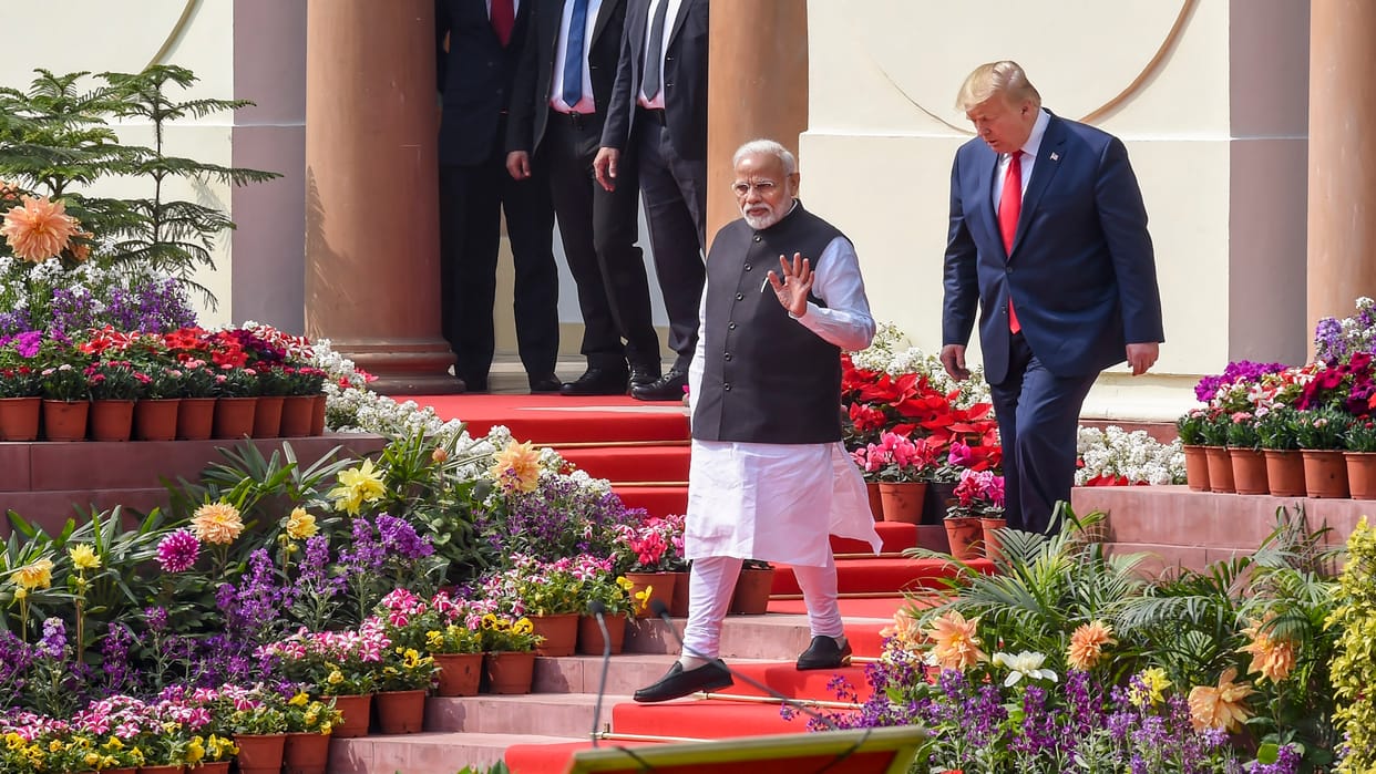 'Talks on aircraft and arms purchase between India and USA have not stopped', Defense Ministry denies the news