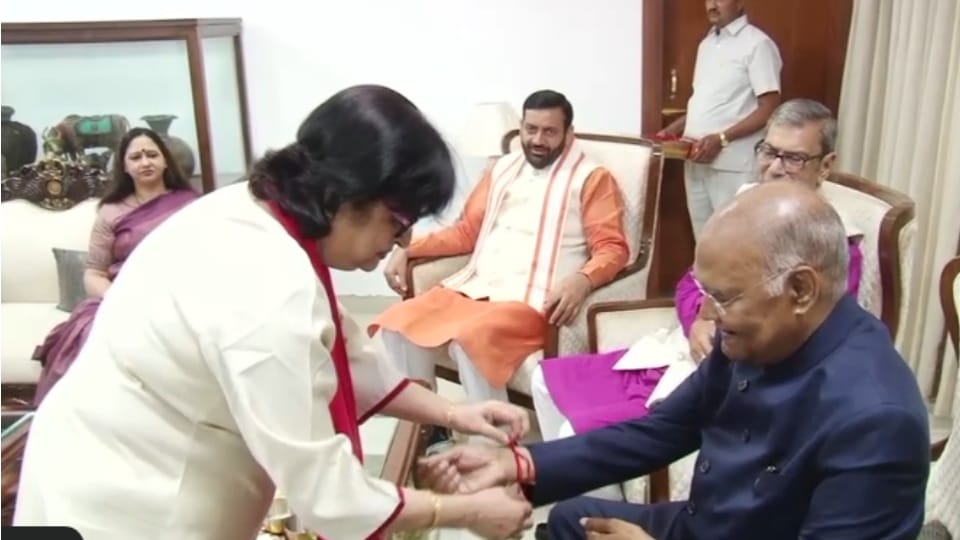 Rakshabandhan 2025 Haryana governor Asim Ghosh wife tied Rakhi to former President Ramnath Kovind