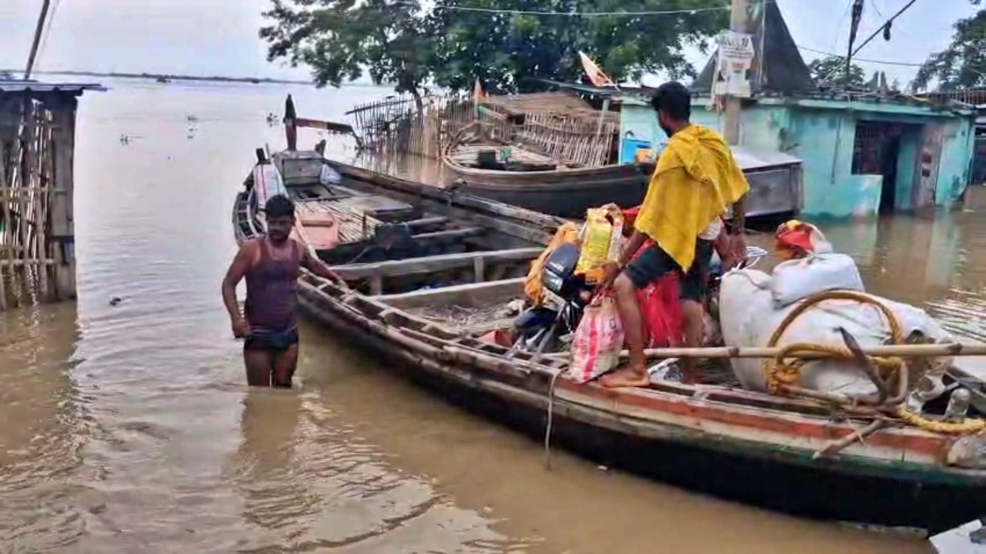 Patna Flood: Water level rises in Ganga, six gram panchayats of Danapur submerged in flood waters