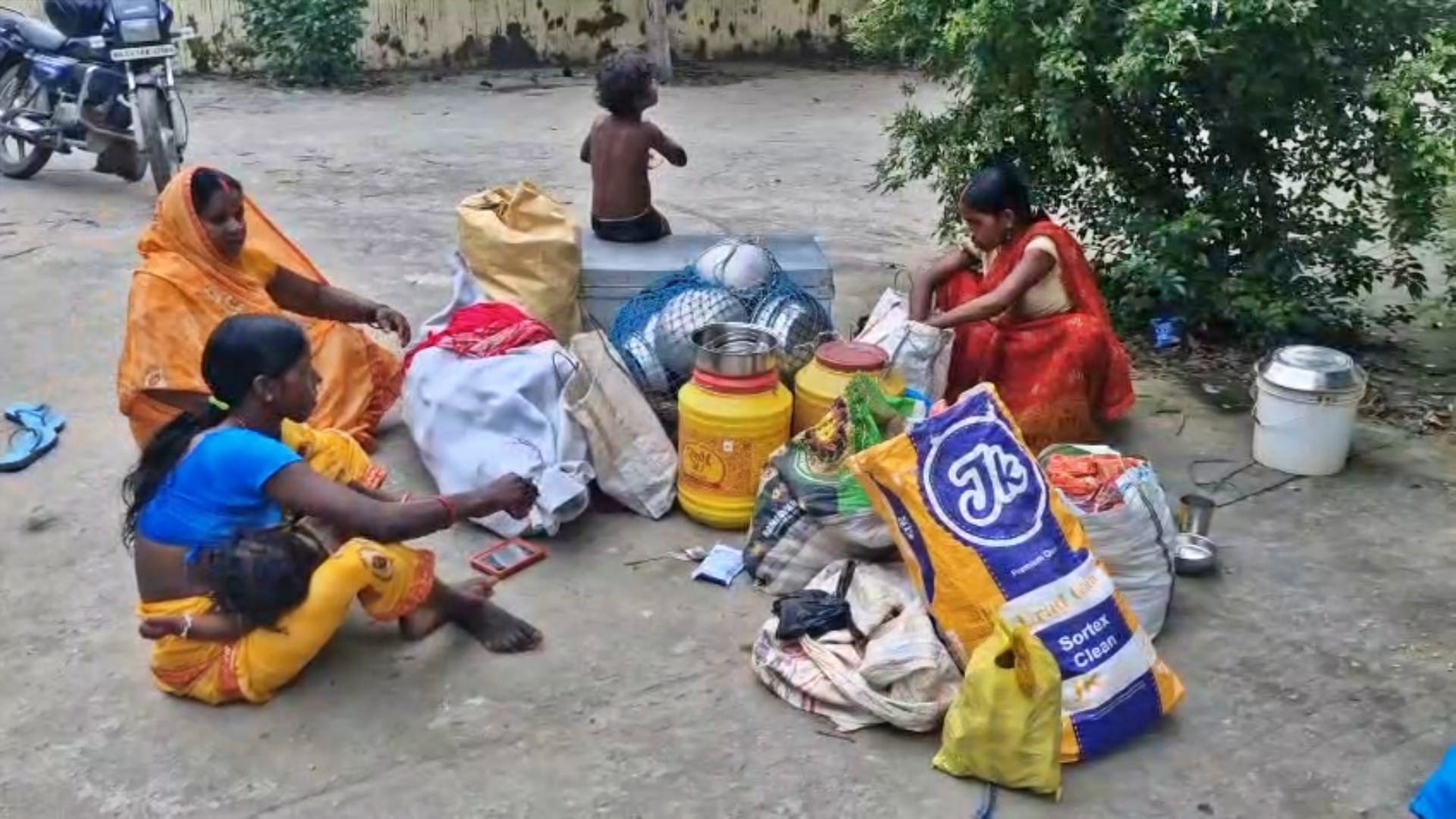 Patna Flood: Water level rises in Ganga, six gram panchayats of Danapur submerged in flood waters