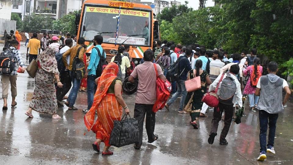 Raksha Bandhan 2025: Travel in roadways buses is free in UP crowd of women gathered had to travel standing
