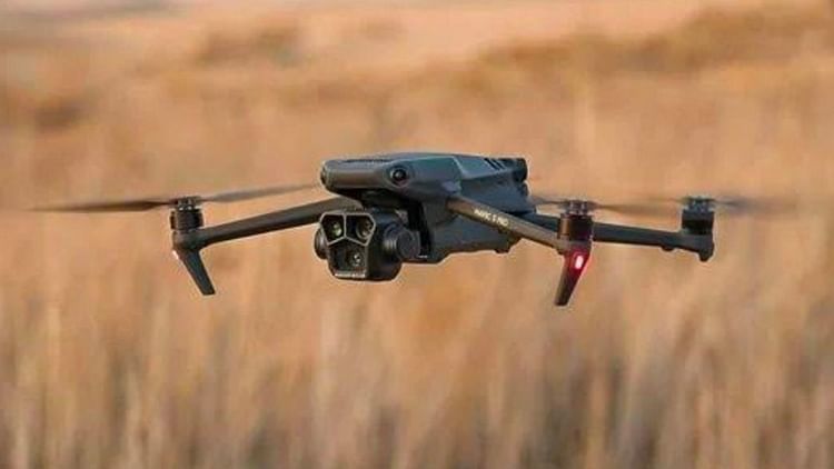 Jaisalmer News: मेड इन चाइना.... लोंगेवाला सीमा पर कैमरा लगा हुआ ड्रोन मिला, हाई अलर्ट पर बीएसएफ