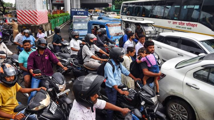 UP: सड़कों की बजाय पार्किंग स्थल पर ही खड़ा करें वाहन, अमीनाबाद और हजरतगंज समेत इन मार्गों में रहेगा डायवर्जन