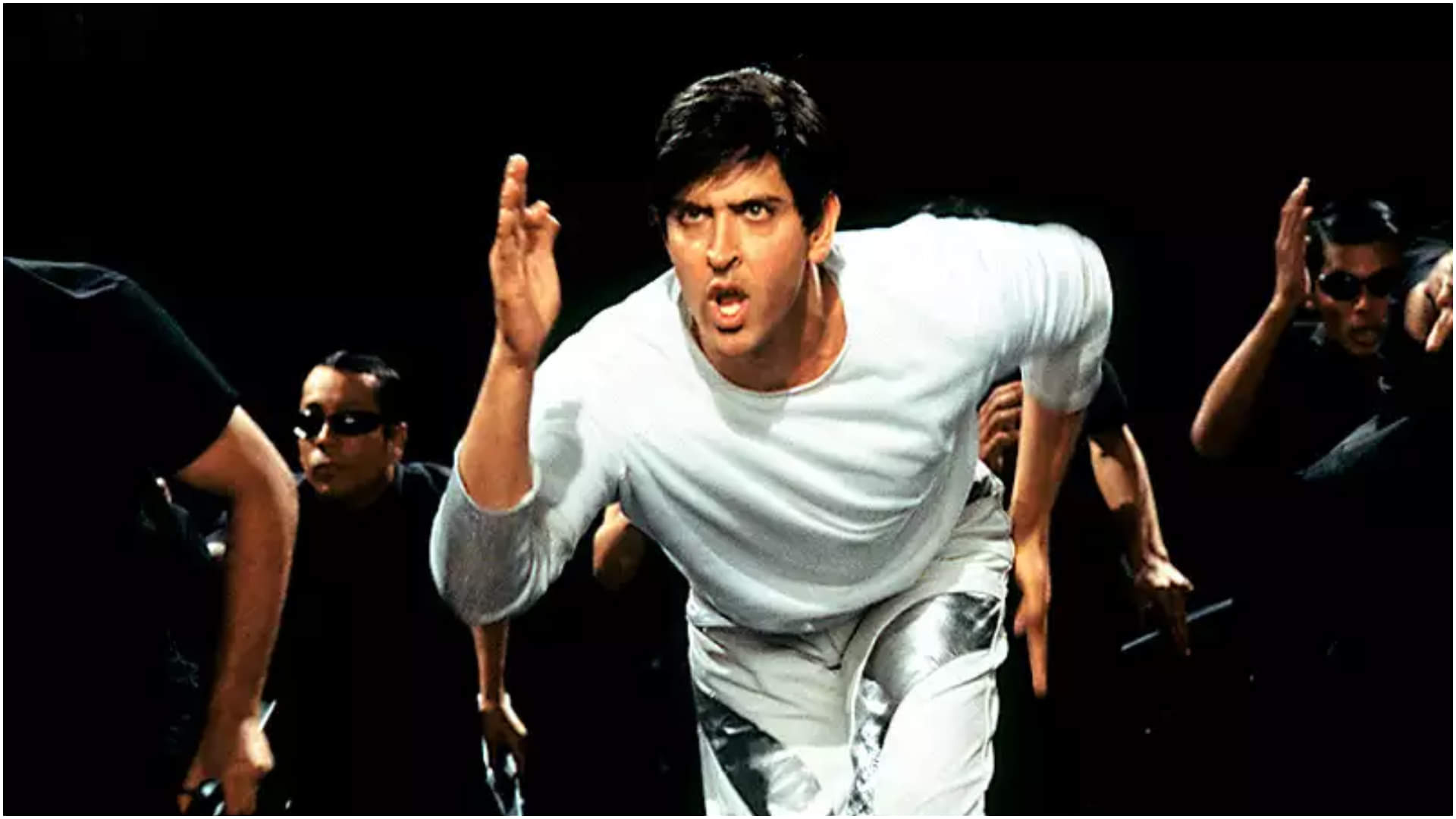 Hrithik Roshan Dance Battle In War 2 With Jr NTR Before This He Shows His Dances Moves In Many Songs Like Fire