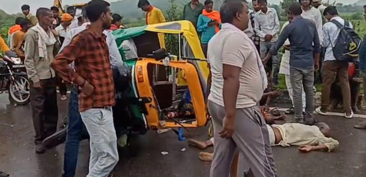 Car hits auto on Khajuraho National Highway one woman dies seven people injured