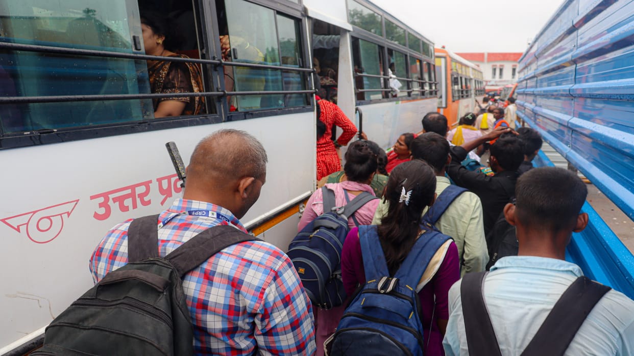 Raksha Bandhan: Sisters traveled free in 675 buses, crowd increased after noon
