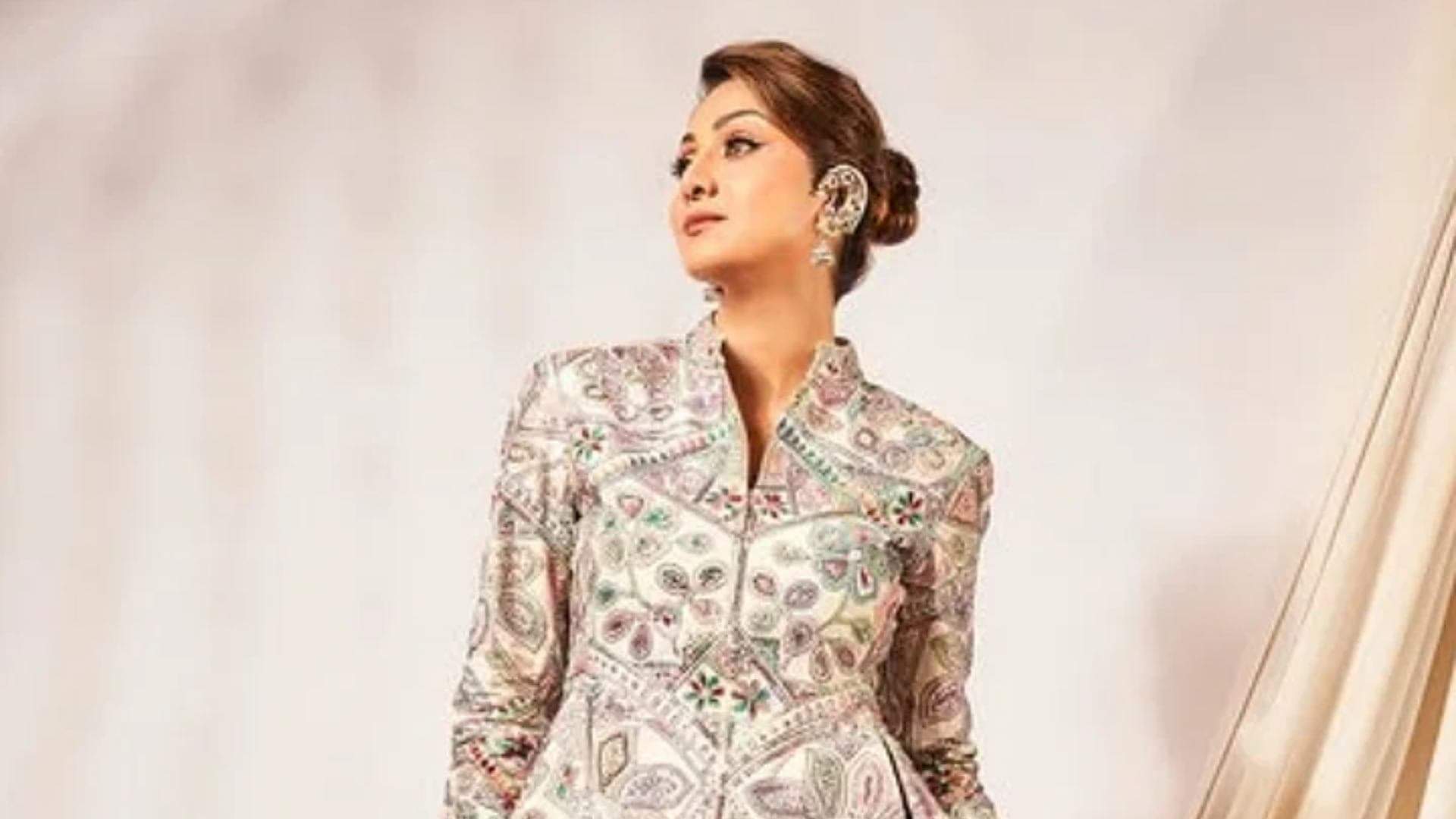 Bollywood Celebs who owns the restaurant earns monthly more