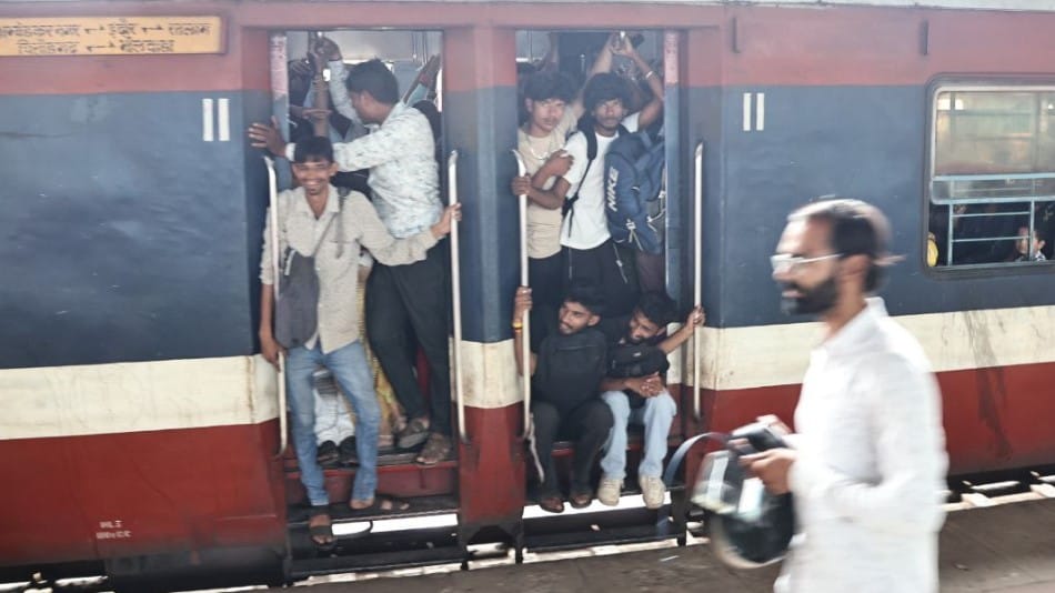 Indore News: Waiting List Crosses raksha bandhan 2025 Flight Bus train