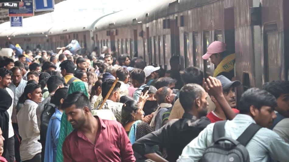 Indore News: Waiting List Crosses raksha bandhan 2025 Flight Bus train
