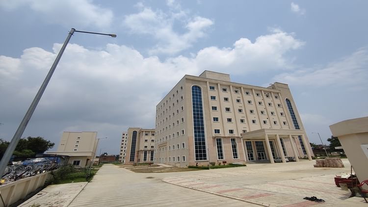 Bareilly News: यूनानी मेडिकल कॉलेज का लोकार्पण हुआ... मगर उपचार और पढ़ाई के लिए करना होगा इंतजार; जानें वजह