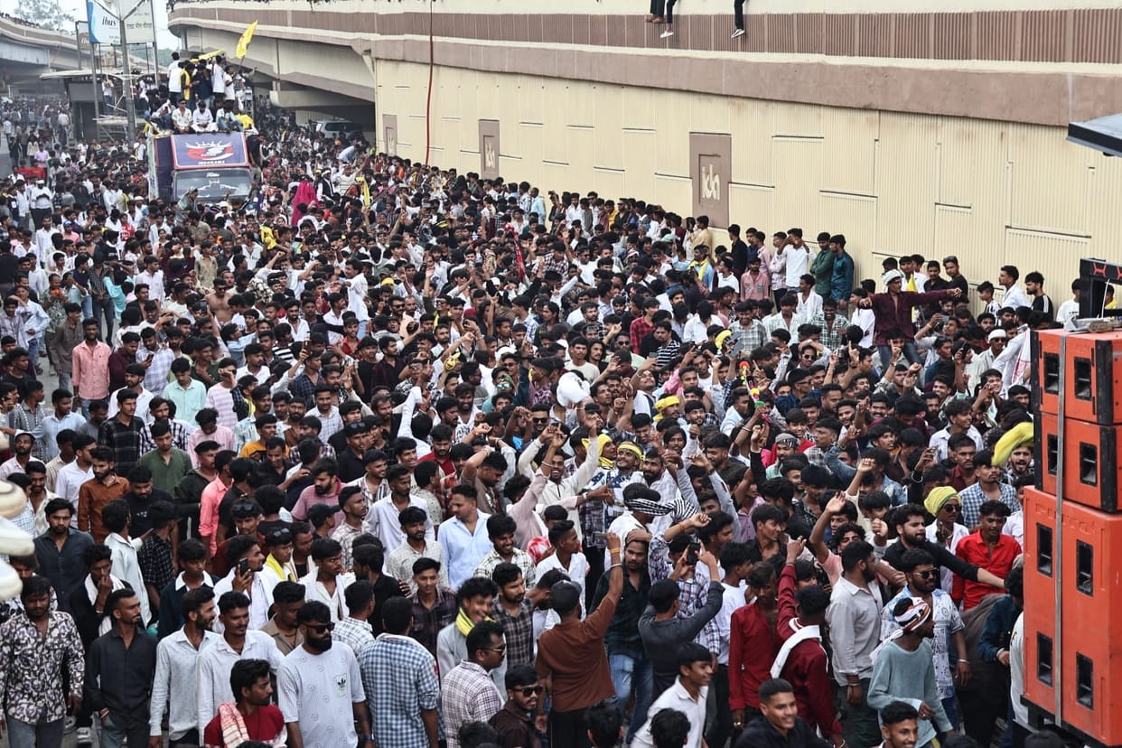 Indore: A big rally was held in Indore on Tribal Day, youth danced on traditional songs