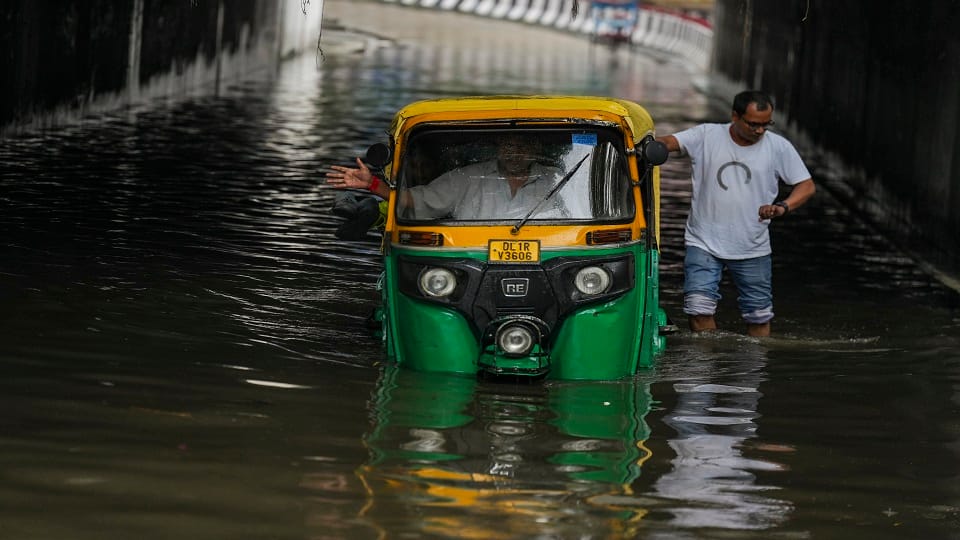 Waterlogging in many places in Delhi due to rain roads submerged in water massive traffic jam