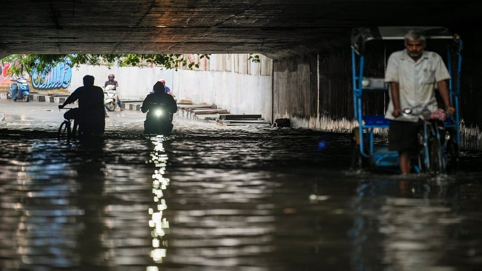 Waterlogging in many places in Delhi due to rain roads submerged in water massive traffic jam