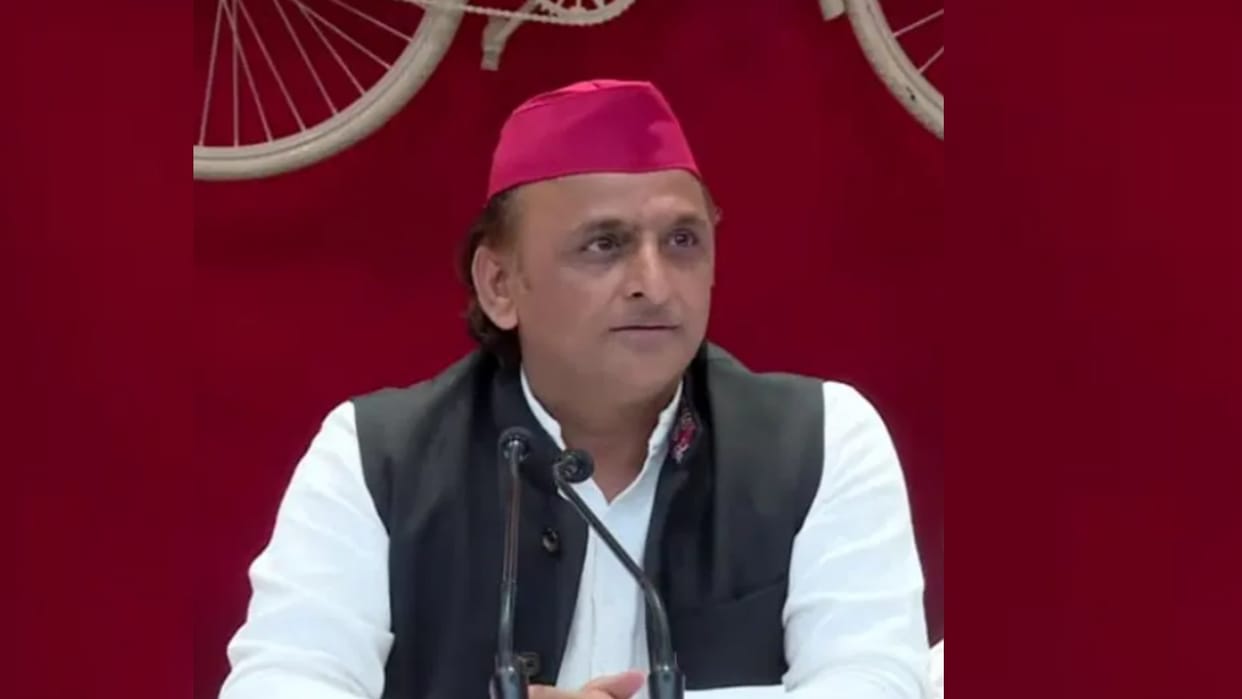 Akhilesh Yadav said – BJP is scared of red cap and red cylinder.