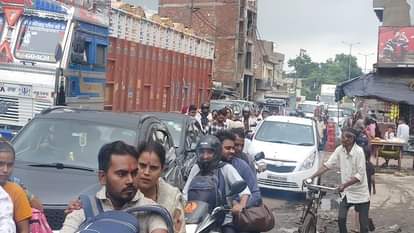 अलीगढ़-आगरा हाईवे पर लगा जाम, वाहनों की लगीं लंबी-लंबी कतारें