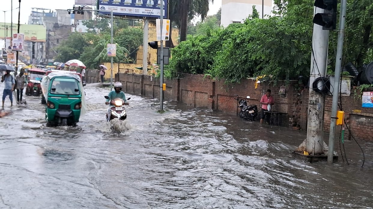 Muzaffarpur News: Minutes of Rain Expose Smart City Failures, Waterlogging Brings City to a Standstill