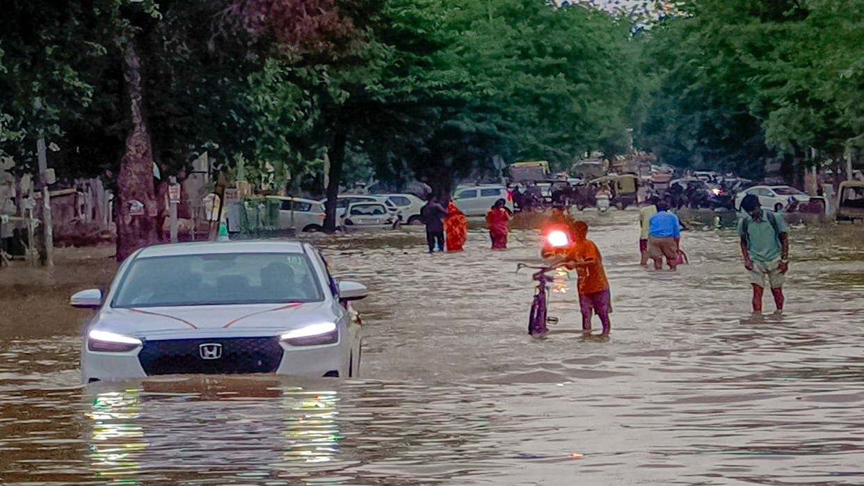 Ganga-Yamuna water level below danger mark, rain causes flood, five drowned