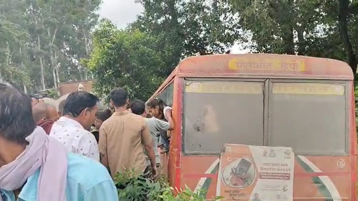 roadways bus full of passengers went out of control and fell into a ditch in Bareilly