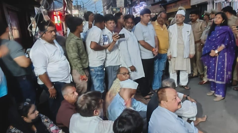 UP: Ruckus outside Moradabad Congress office, workers allege occupation of office