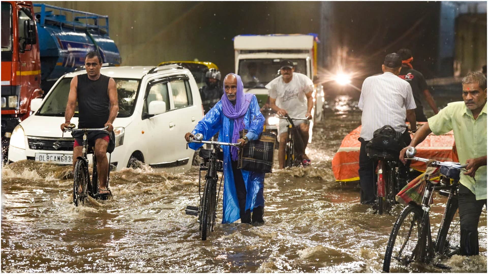 Heavy rain batters Delhi NCR on Raksha Bandhan waterlogging in many parts of city See Photos