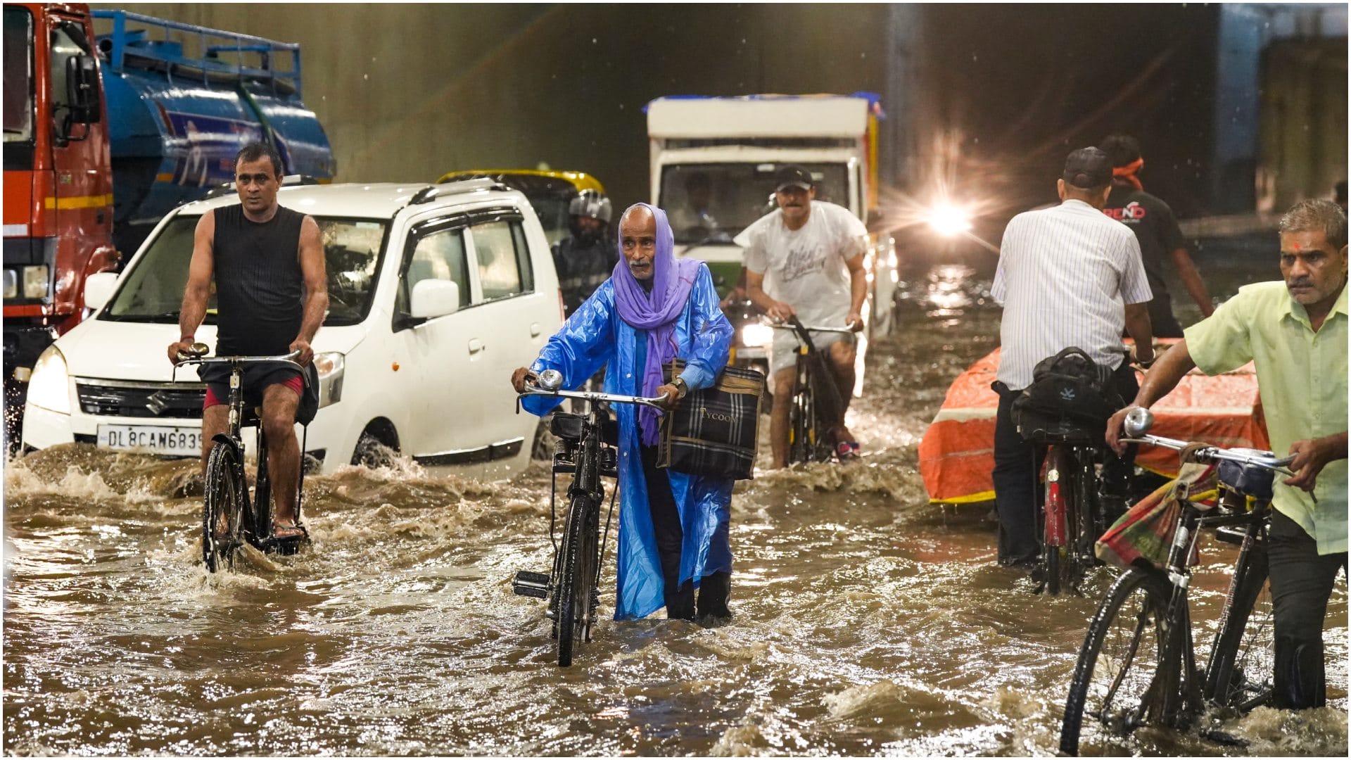 Heavy rain batters Delhi NCR on Raksha Bandhan waterlogging in many parts of city See Photos