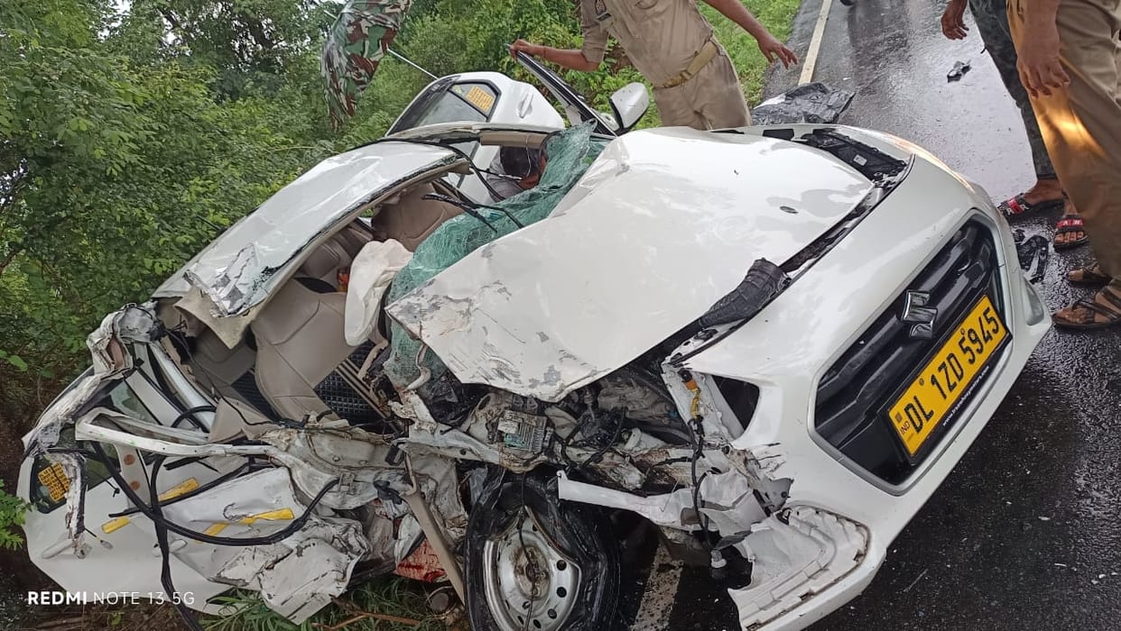 Tragic accident in Etah on Rakshabandhan: Car blown to pieces bodies soaked in blood two people dead
