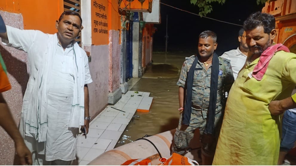 BJP MLA was trapped in strong current of river Ganga his life was saved Munger News