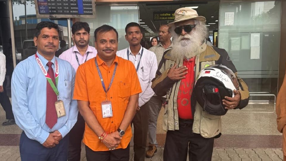 Spiritual Guru Satguru reached Gorakhpur, people took his blessings