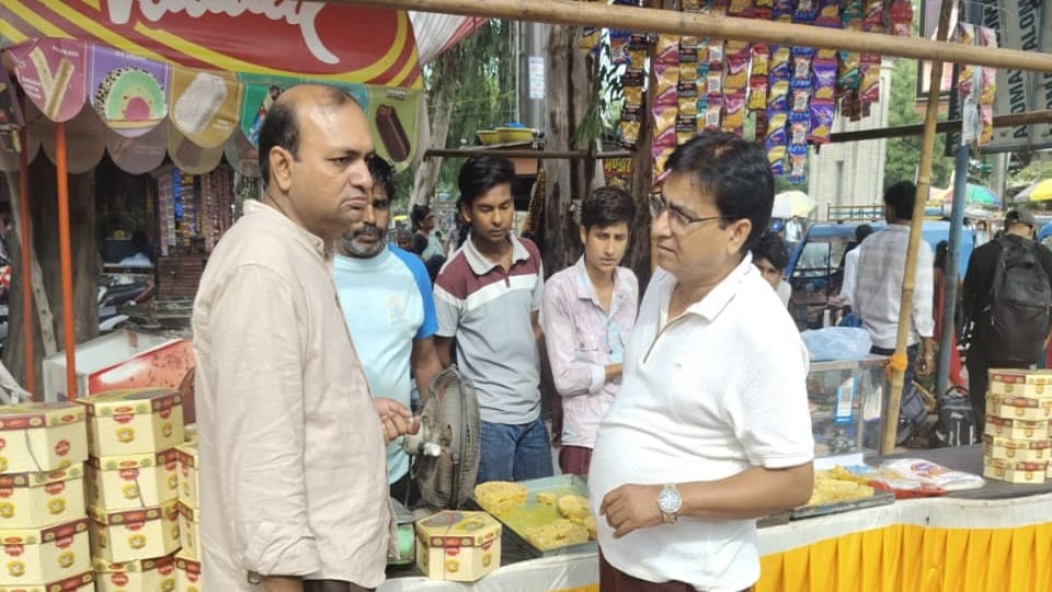 Cardboard boxes being sold at the price of Ghevar  Action taken against 10 shopkeepers