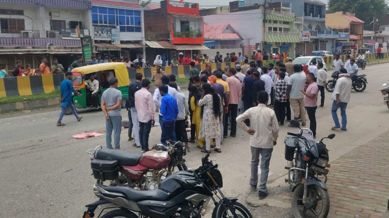 Mother and son died in road accident due to crushed by trailer three people injured in Sonbhadra