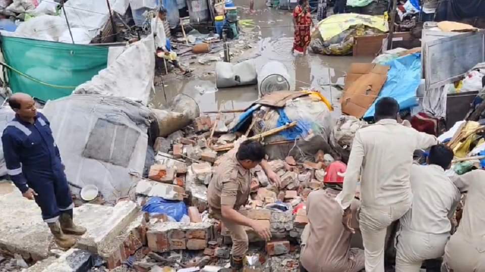 wall of Samadhi Sthal in Jaitpur fell on slums seven people including two children died