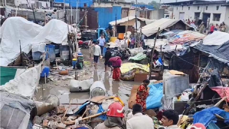 wall of Samadhi Sthal in Jaitpur fell on slums seven people including two children died