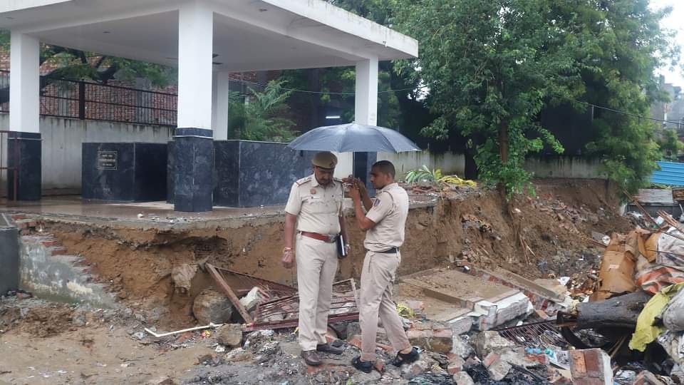 wall of Samadhi Sthal in Jaitpur fell on slums seven people including two children died
