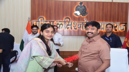 Raksha Bandhan, the festival of brother-sister love celebrated with great pomp, huge crowd at bus stand