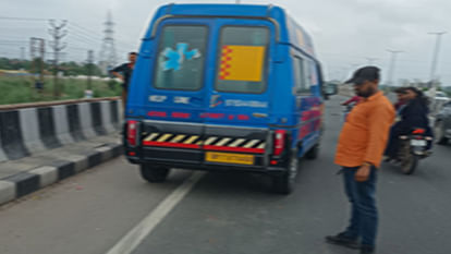 road accident in Mirzapur Uncontrolled trailer crushed mother and son death driver fled