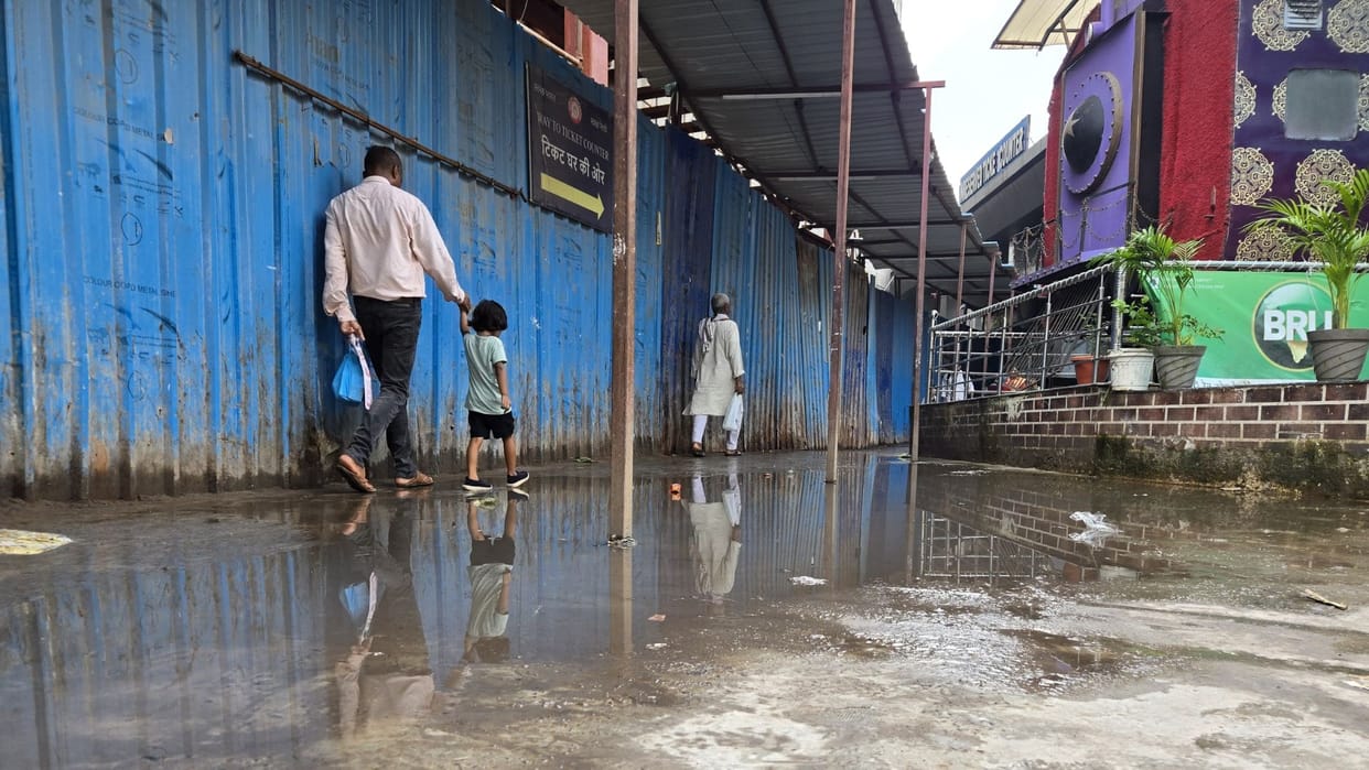 Passenger facilities not available at Cantt railway station which included in NSG-1 category during rain