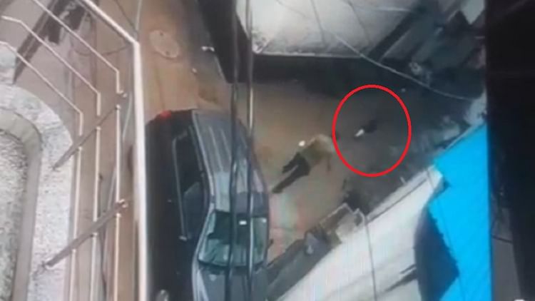 A Three-year-old Child Fell Into An Open Manhole While Playing In Kheda Khurd Village – Amar Ujala Hindi News Live