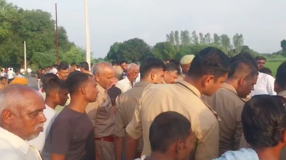 accident in Fatehpur: Three youths riding a bike died while going to tie Rakhi