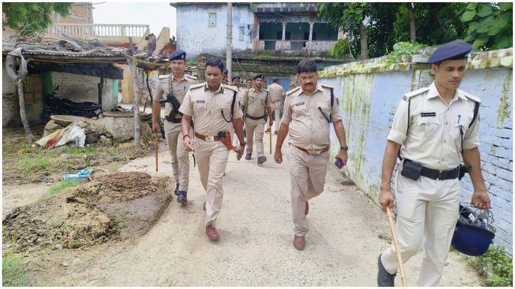 पूर्णिया के रेड लाइट एरिया में छापेमारी: देह व्यापार से जुड़ी पांच महिलाएं और 9 ग्राहक हिरासत में, जानें