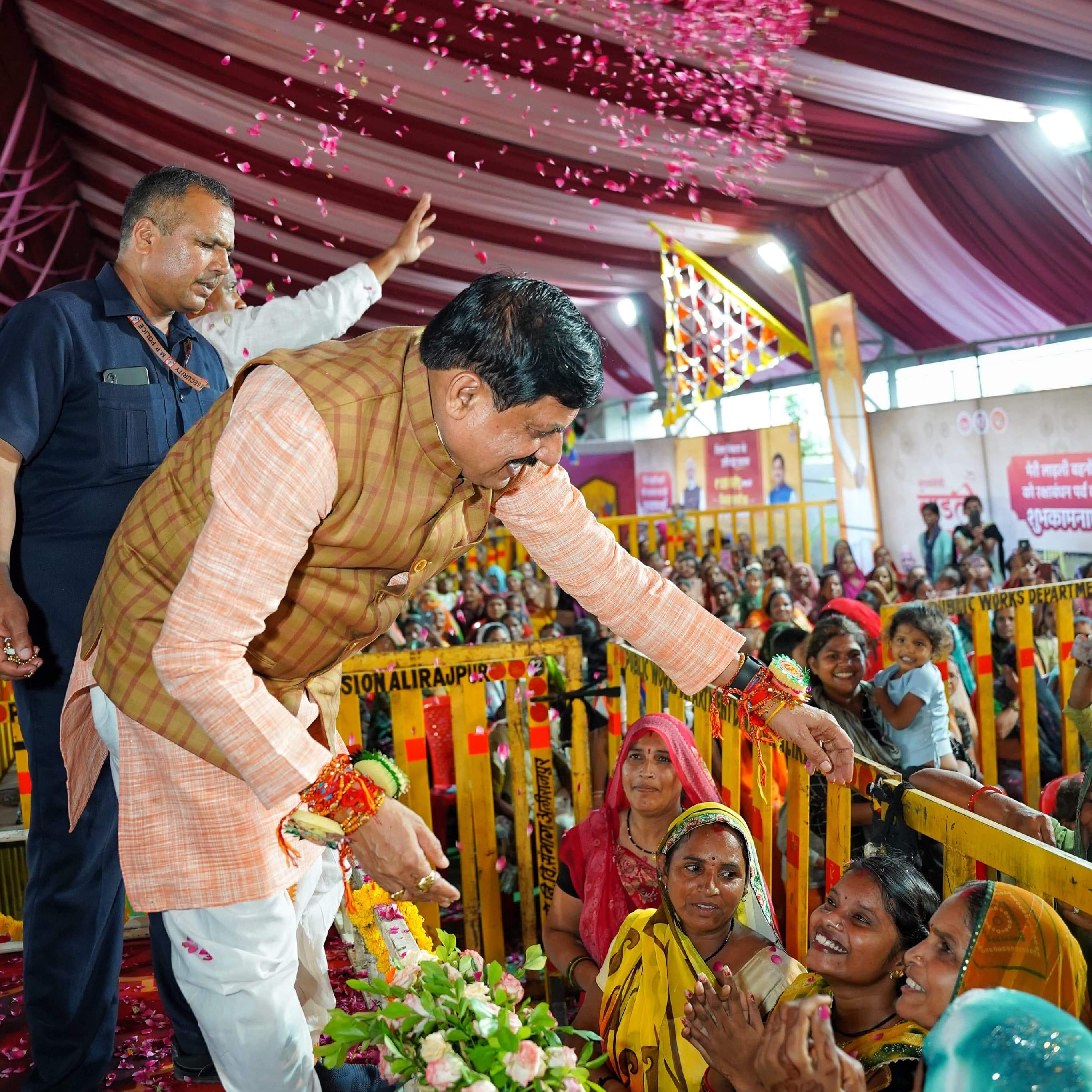 MP News: Women tied Rakhi in Ujjain, CM Dr. Mohan Yadav said- I became the Chief Minister with the blessings o