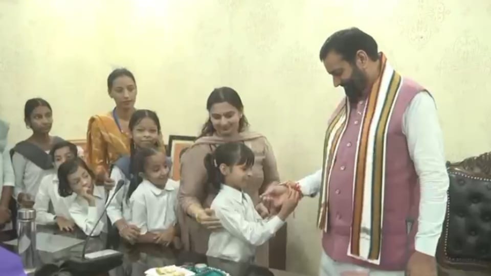 School girls tied Rakhi to Haryana Chief Minister Naib Singh Saini see video