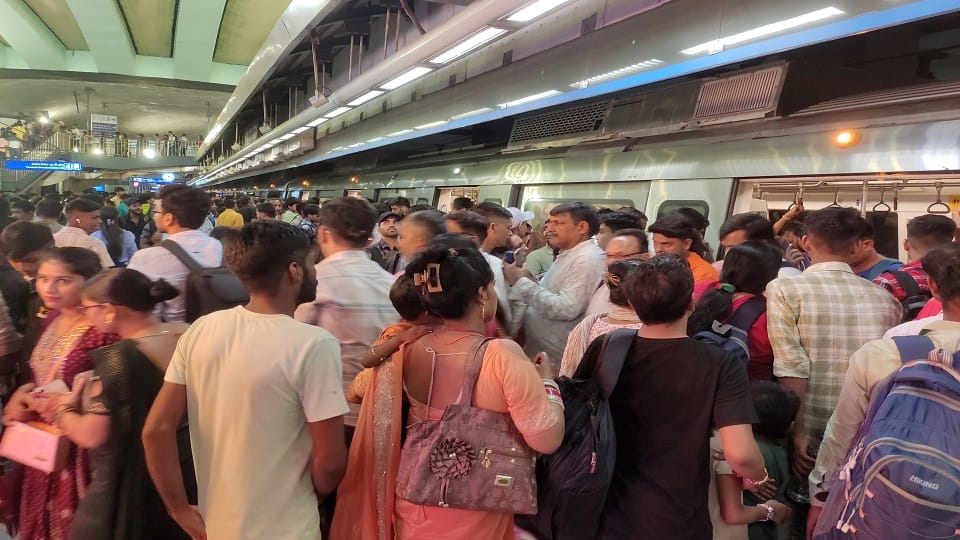 New record made in Delhi Metro A huge crowd of passengers on Rakshabandhan