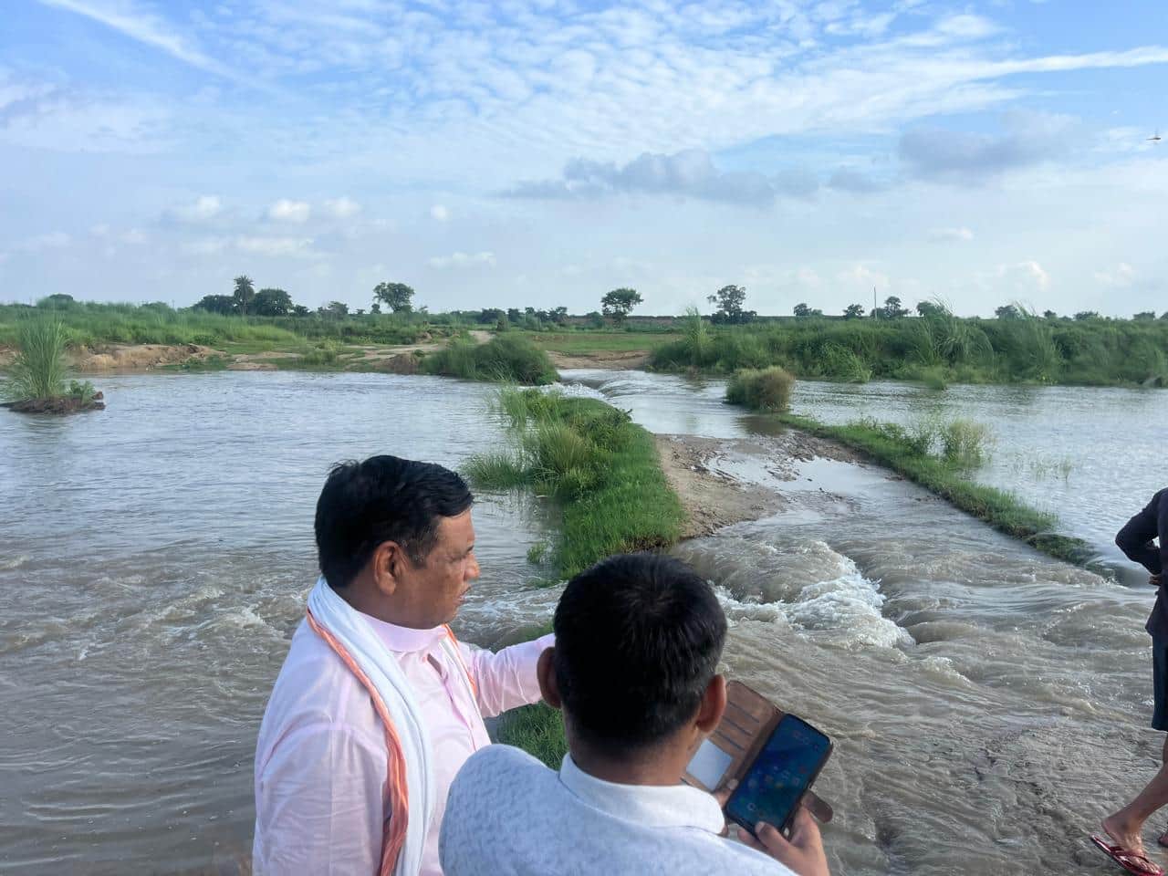 Flood in UP Due to rising water level of Yamuna water entered villages in Mathura