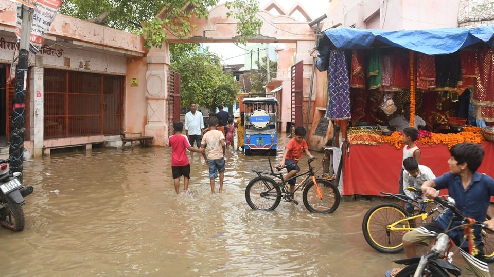 Photos of flood in Moradabad: Houses evacuated on the banks of Ramganga, families stranded in flood