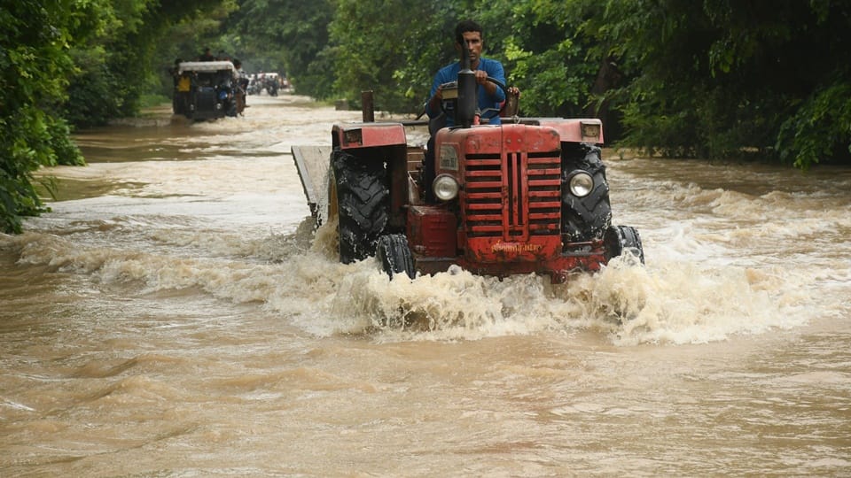Water entered Moradabad city: Administration issued alert, crisis in villages too, pictures of Ramganga