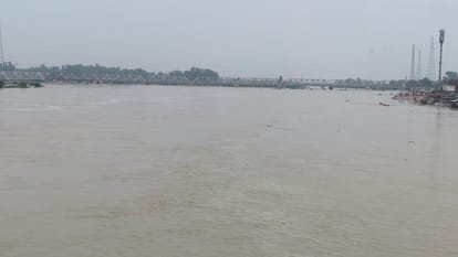 Water entered Moradabad city: Administration issued alert, crisis in villages too, pictures of Ramganga