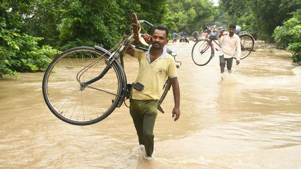 Water entered Moradabad city: Administration issued alert, crisis in villages too, pictures of Ramganga
